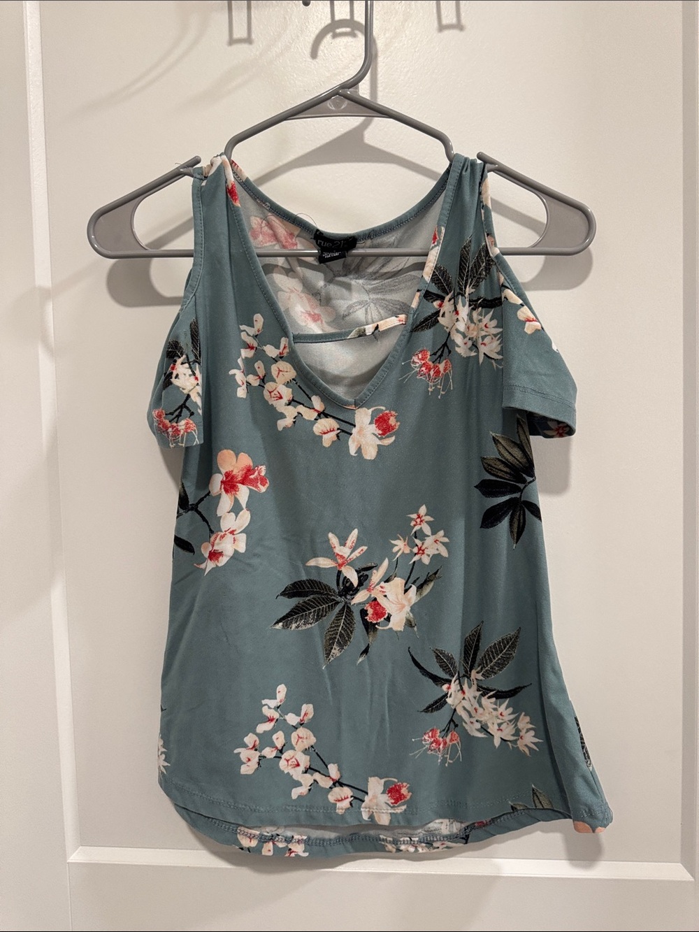 Rue 21 Floral Cold-Shoulder V-Neck Top - Sage green size s